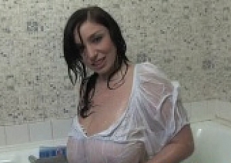 content/zoe-bath/0.jpg
